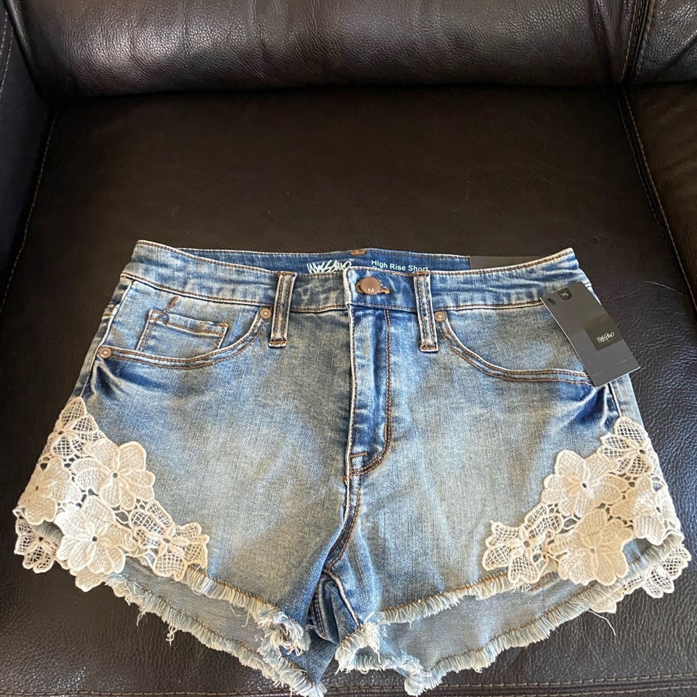 Super stretch denim short NWT